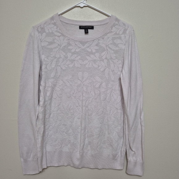Banana Republic Women’s FeminineSoft Pink Raised Floral Knit Sweater Size Medium - Picture 2 of 5